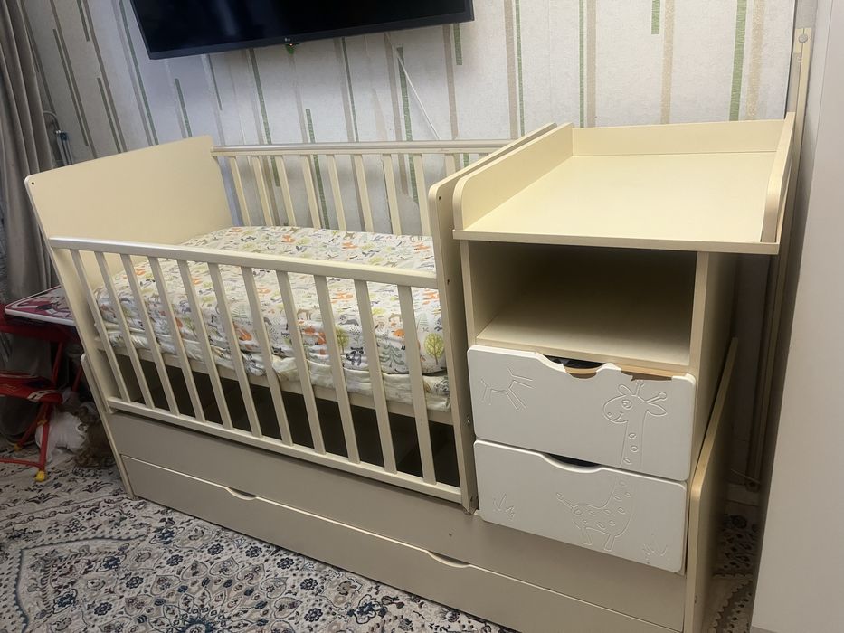 Продается Кровать детская-подростковая  с маятником