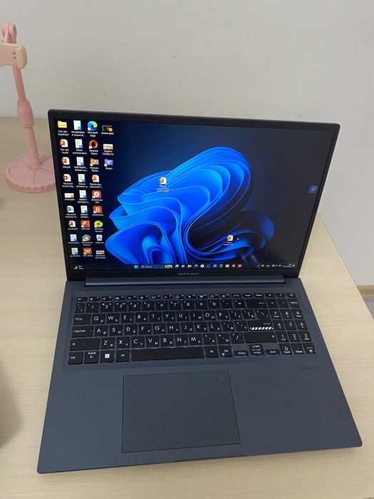 ASUS Vivobook ноутбук