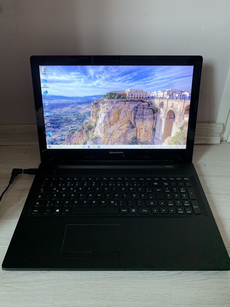 Отличен-Лаптоп -LENOVO