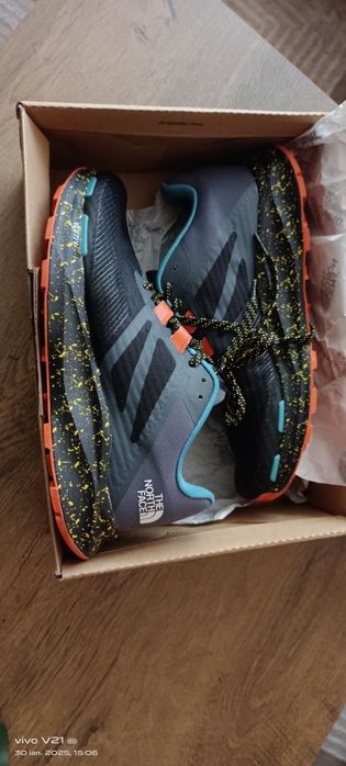 Adidasi The north face