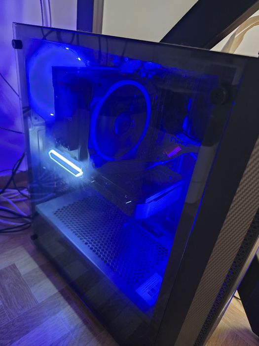 Vand schimb Unitate PC Gaming Pachet complet ( monitor +periferice)