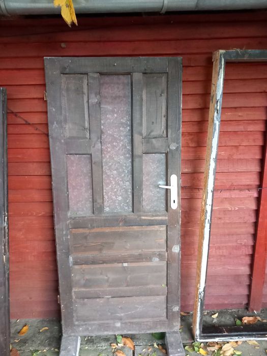 Vand 2 usi de lemn stare foarte buna cu tot cu tocurii