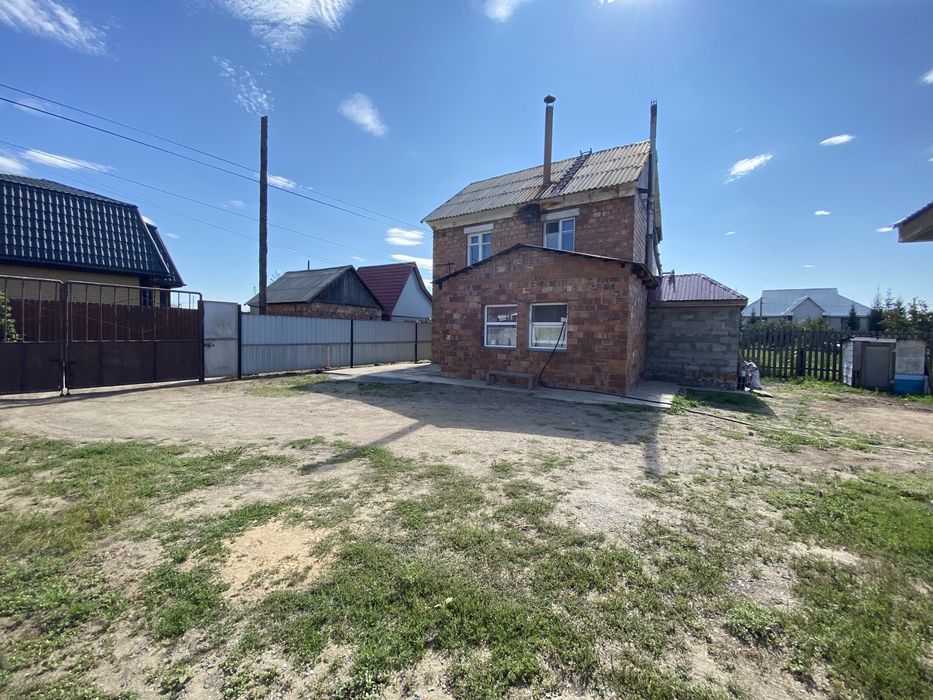 Продам двухэтажный дом