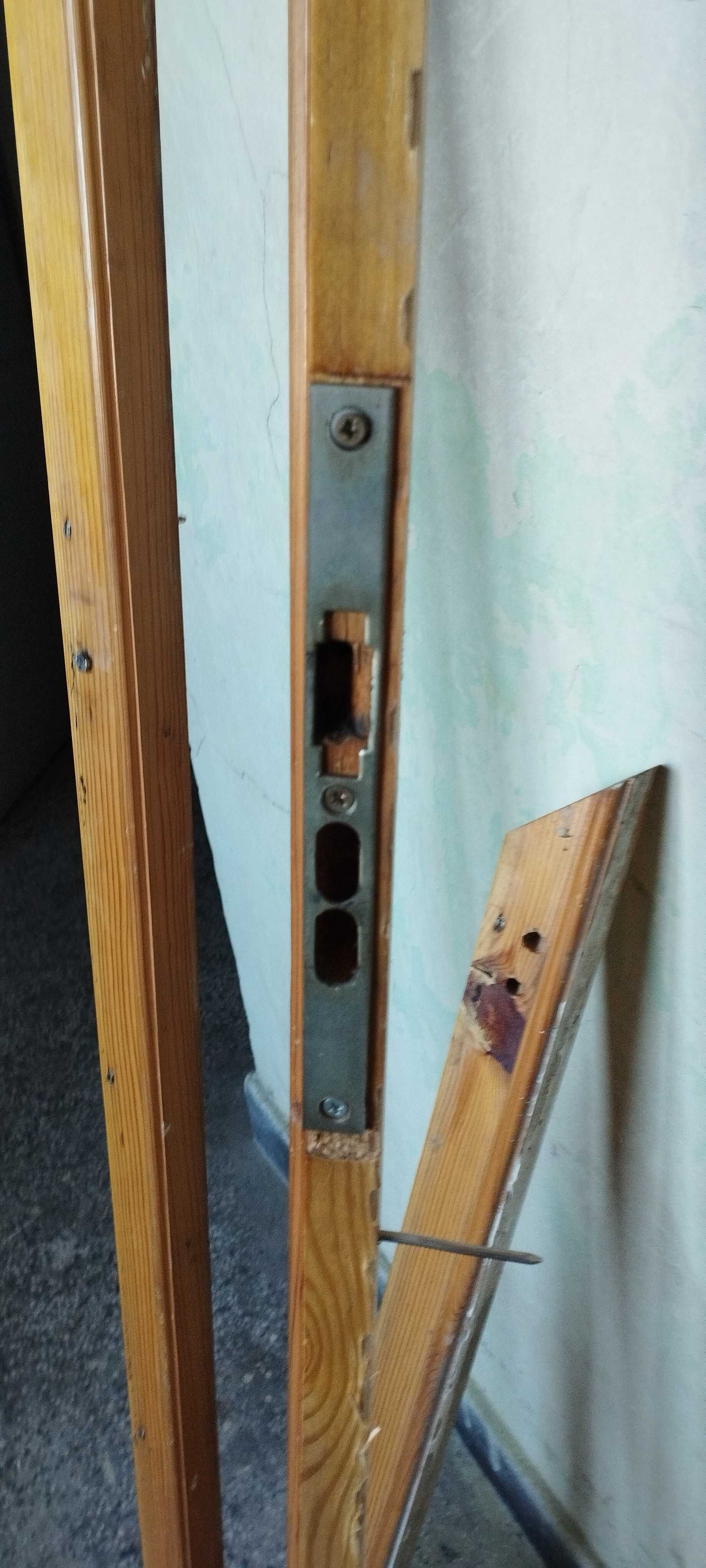 Входна врата от чам