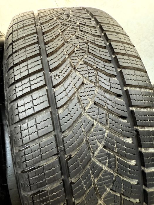 Anvelope iarna 225.50.17’ RFT GoodYear ca noi!