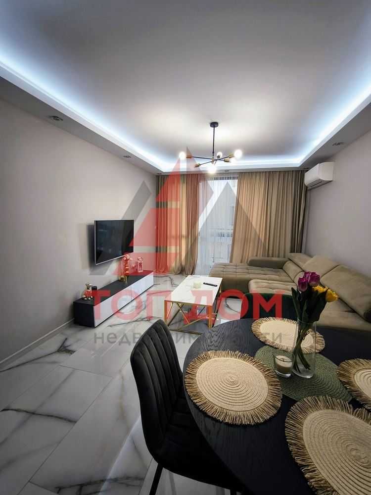 Продава се Двустаен апартамент в к.к. Св.Св. Константин и Елена - 68 кв.м за 3162 €/кв.м - Снимка #1