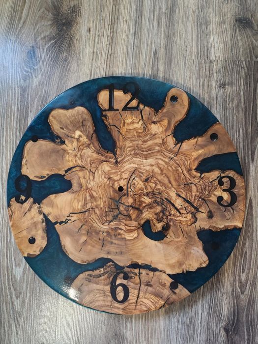 Стенни часовници с епоксидна смола