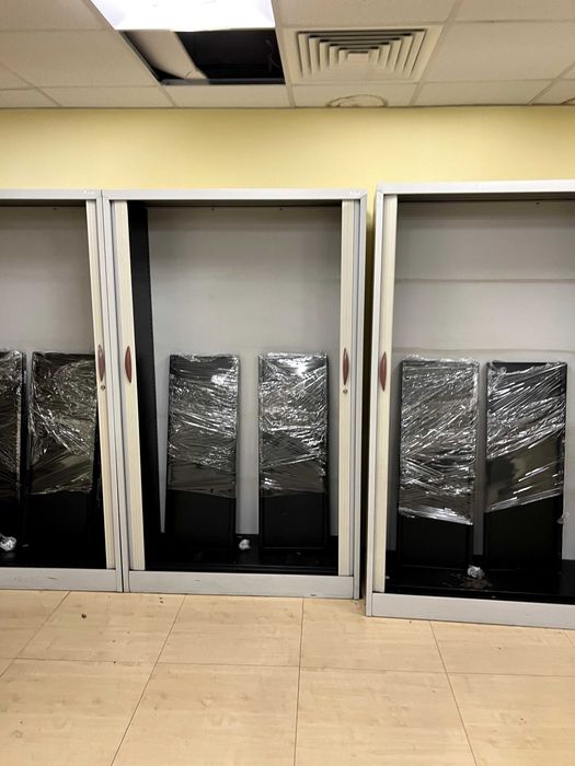 Метален шкаф стелаж за документи и инстрименти