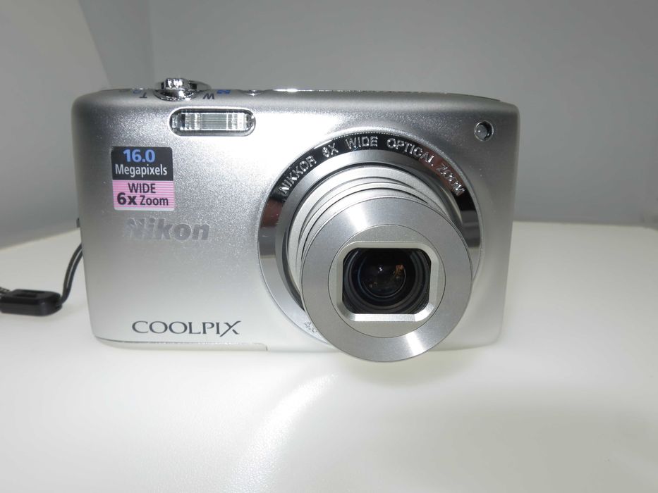 Nikon Coolpix S2700 компактен цифров фотоапарат камера отличен