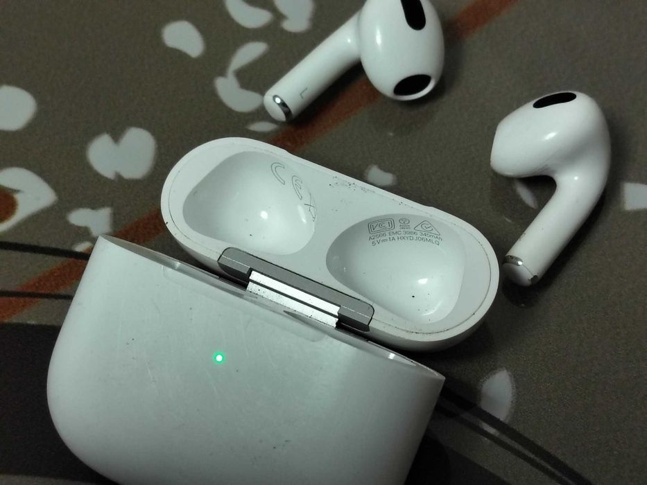 Casti In Ear Wireless Apple AirPods 3 MagSafe Charging Case Originale