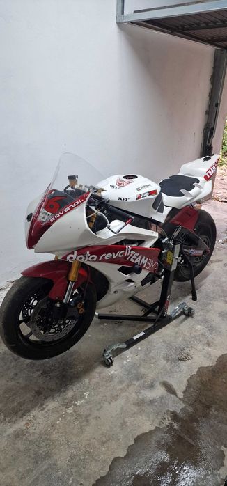 Yamaha R6 pregătită pentru curse