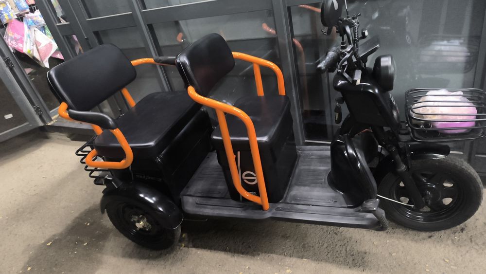 Трицикл почти новый