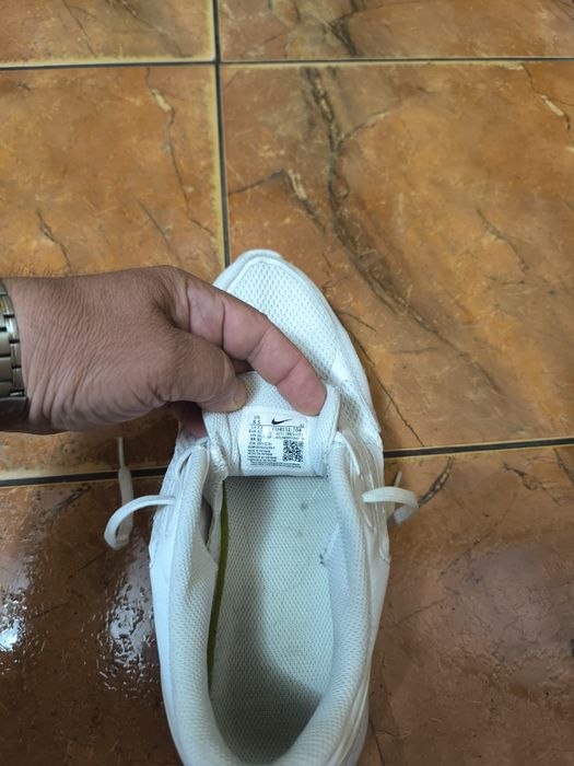 Vand adidasi nike mar. 42