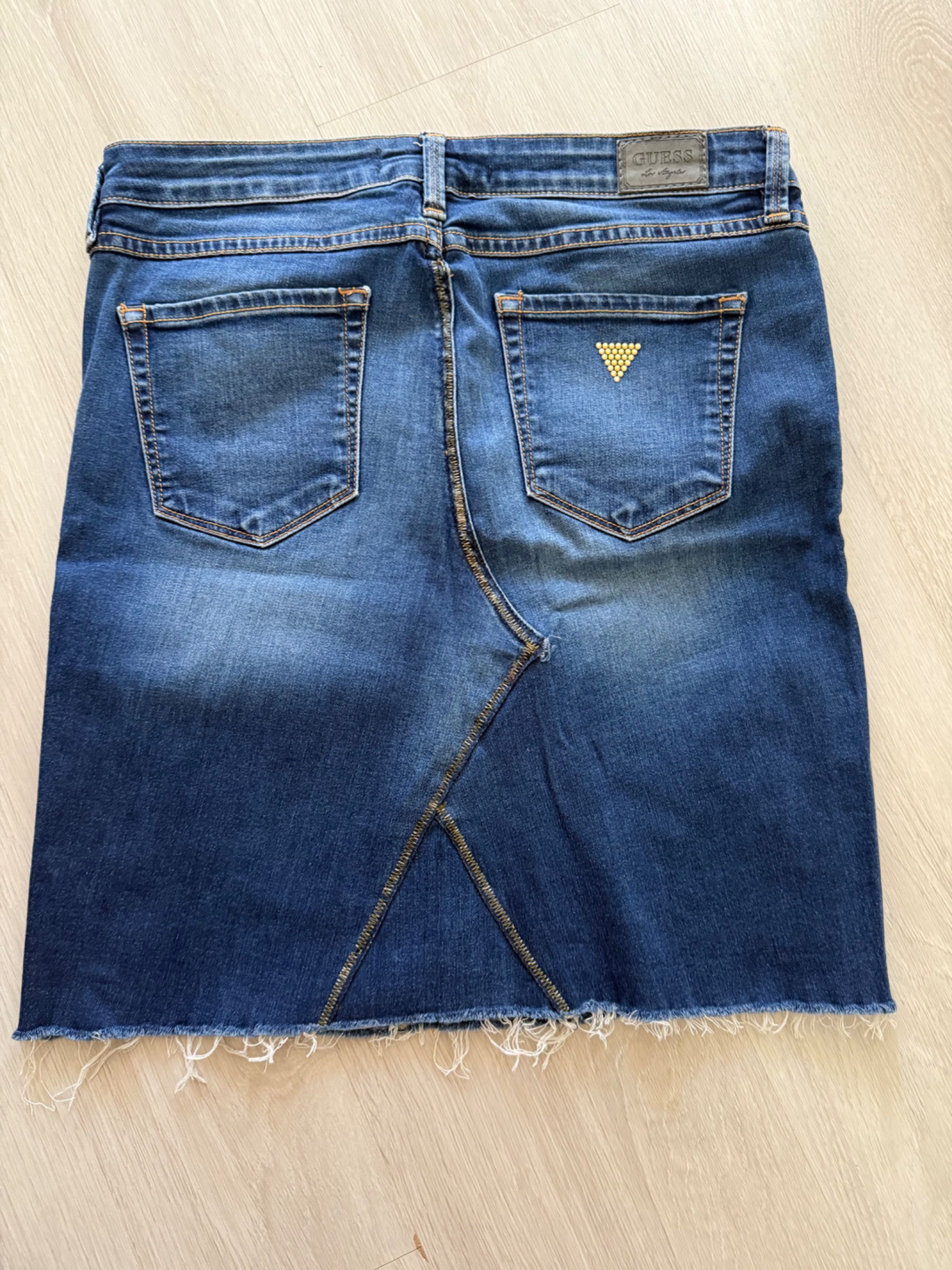 Дамска пола guess s