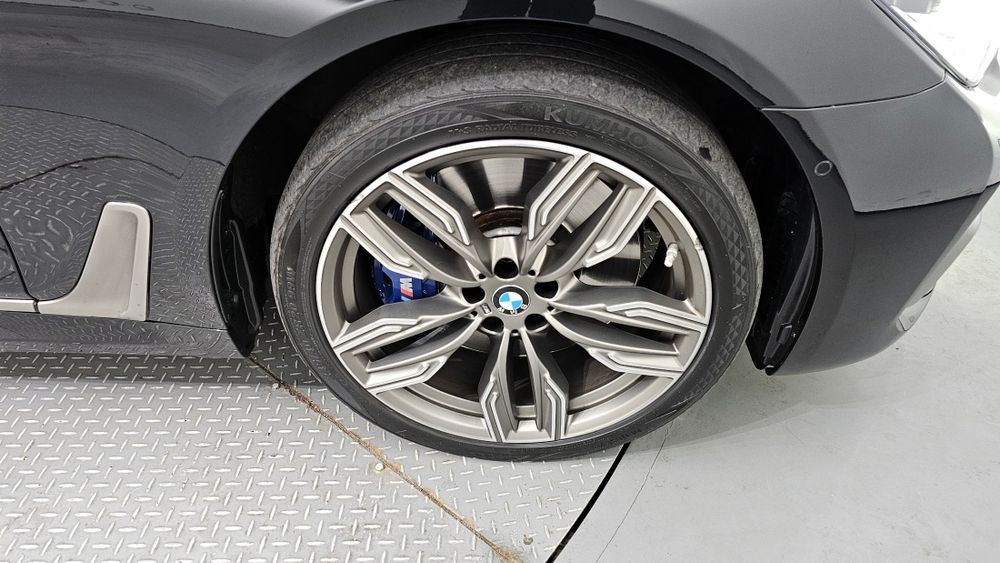BMW 7-Series M760Li xDrive