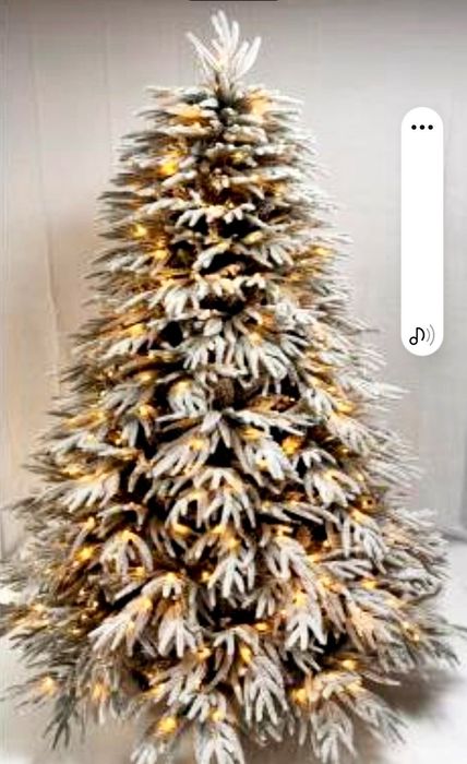 Северная Ёлка с встроенной герляндой
С встСеверная ёлка 
С