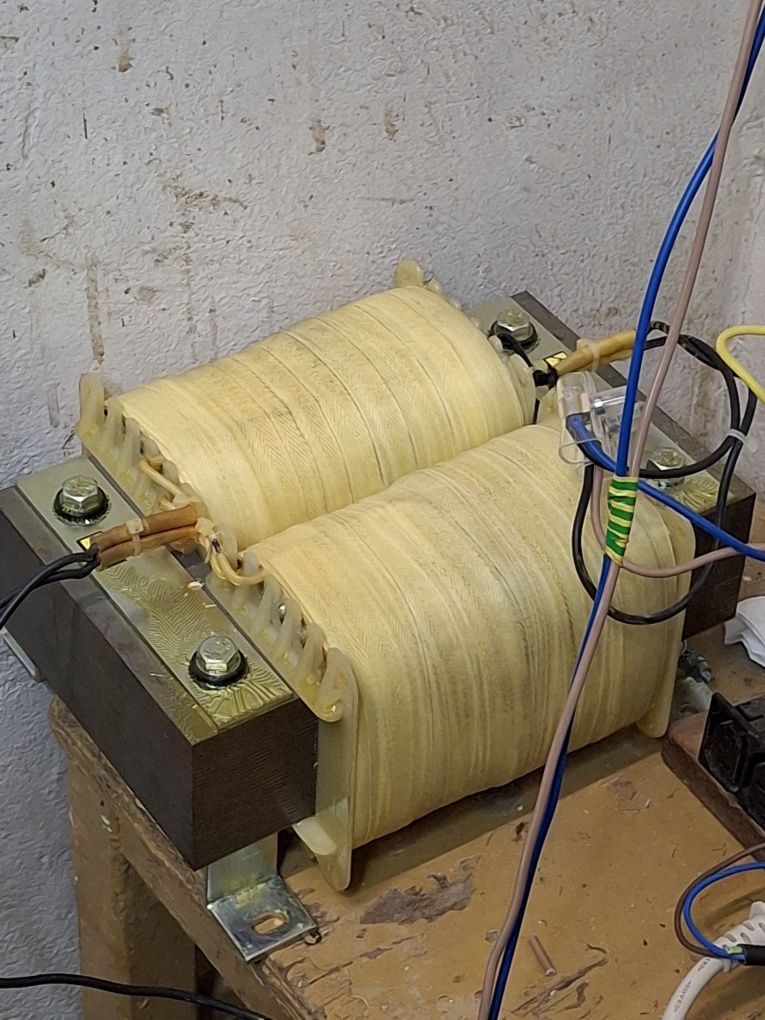 Vând un transformator de separație,de la 230v la 230v