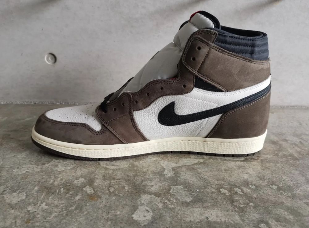 Nike Air Jordan 1 Travis Scott Mocha - Ediție Limitată