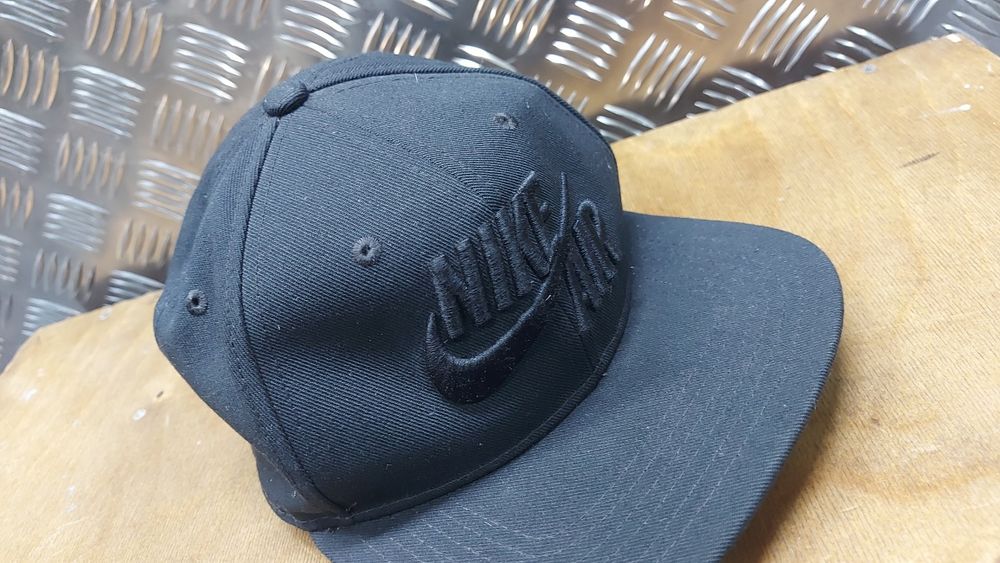 Nike air шапка мъжка
