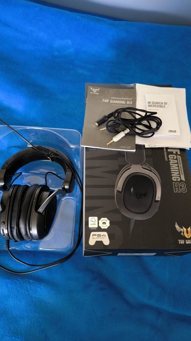 Vând căști gaming Asus