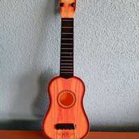 Chitara simulatorie ukulele 4 corzi  pentru copii care învață chitara.