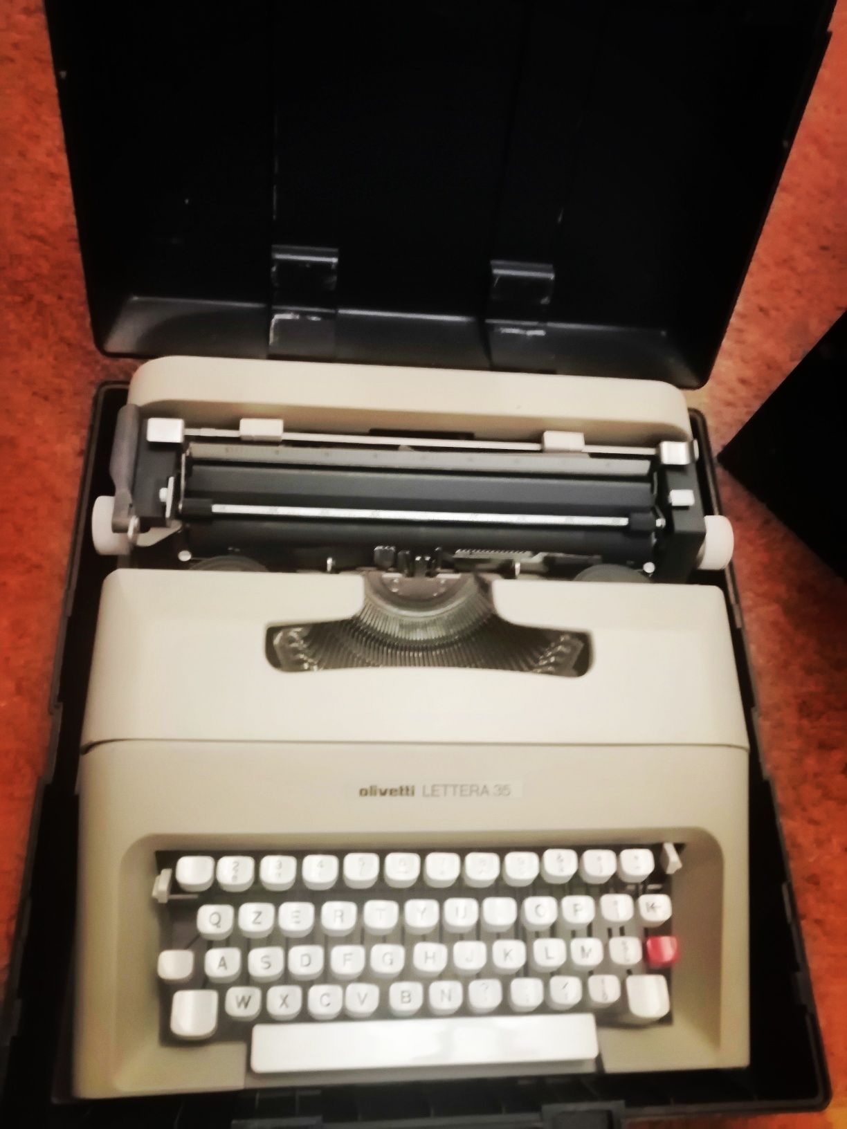Masina de scris Olivetti vintage