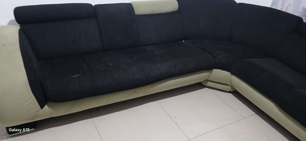 Vând colțar foarte ok    in stare foarte ok mai multe detali la tel  .