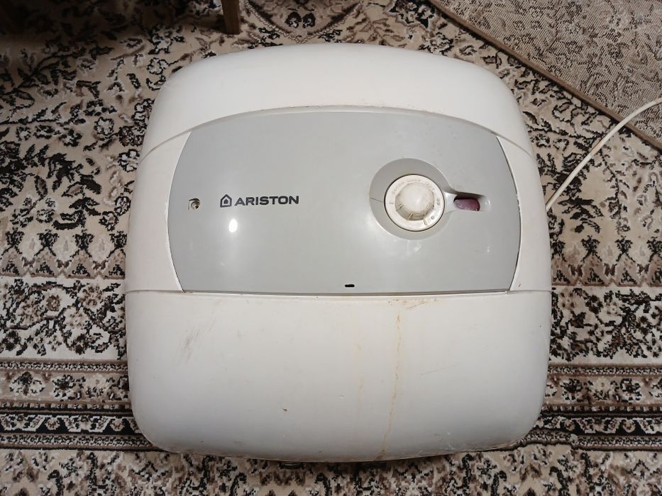 Продается водонагреватель Ariston (30 литров)