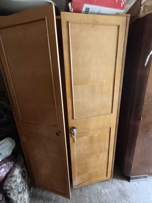 Dau mobilier vechi