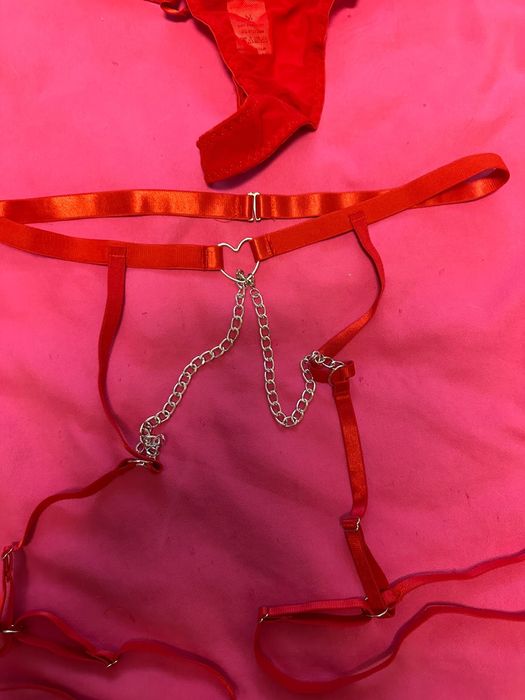 Set lenjerie intimă roșie – nou, complet, potrivit pentru craciun