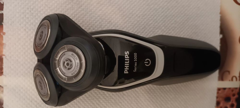Aparat de ras Philips seria 5000