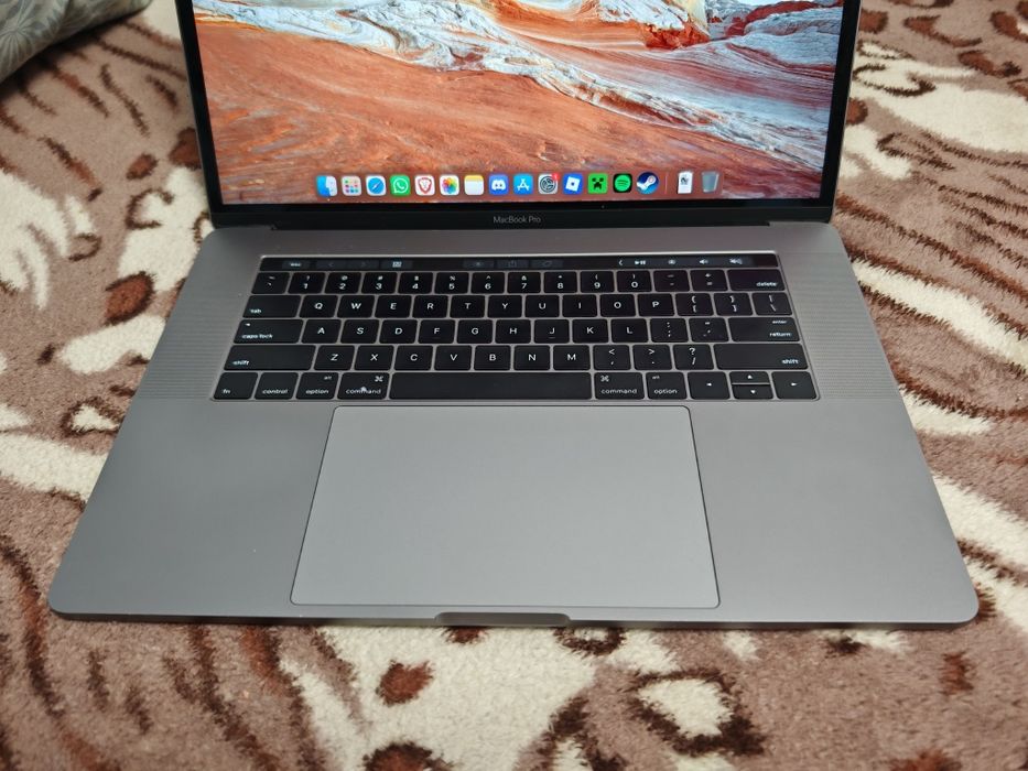 MacBook pro 2016 15" i7 16gb  512ssd