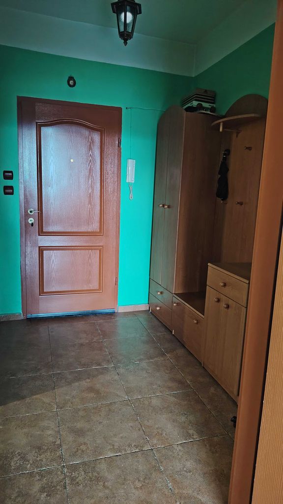 Дава се под наем Тристаен апартамент в Пазарджик, Център - 100 кв.м за 357 € - Снимка #11