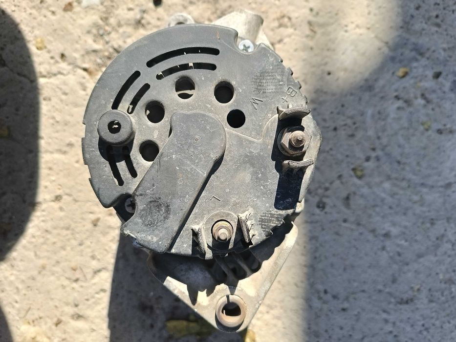 Продам генератор на Опель 1.6