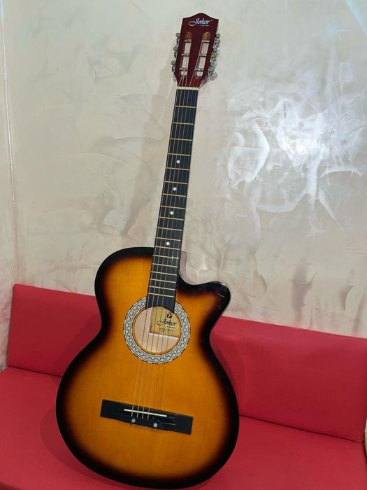 Продам гитару новая...