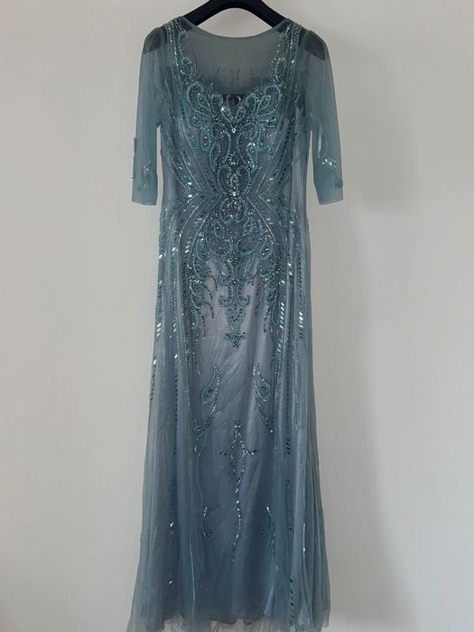 Голубое вечернее платье