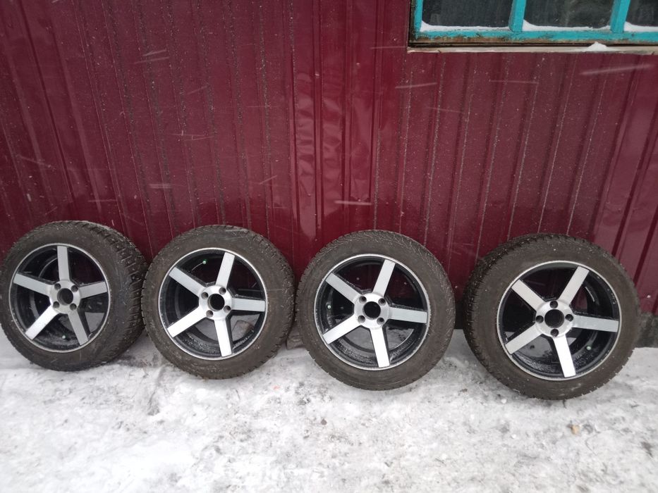 Зимняя шипованная резина.