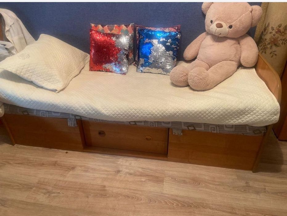 Кровать.  Тахта.