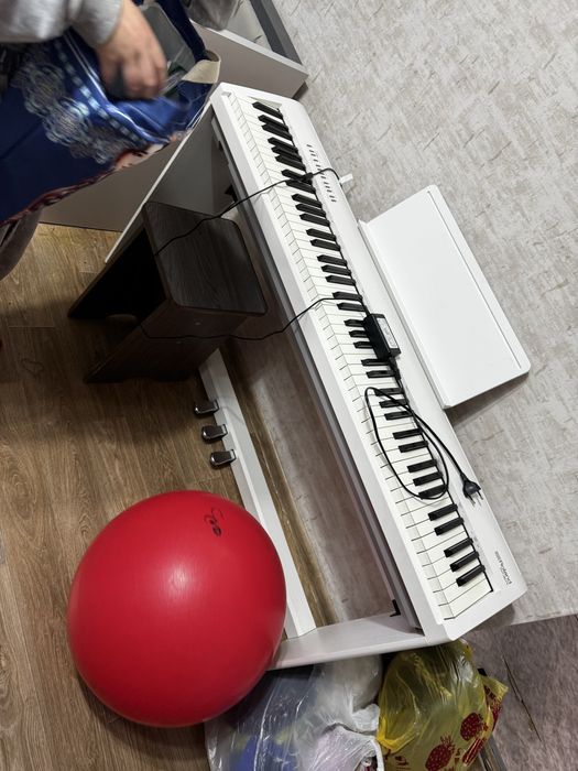 Электро пианино в отличном состоянии