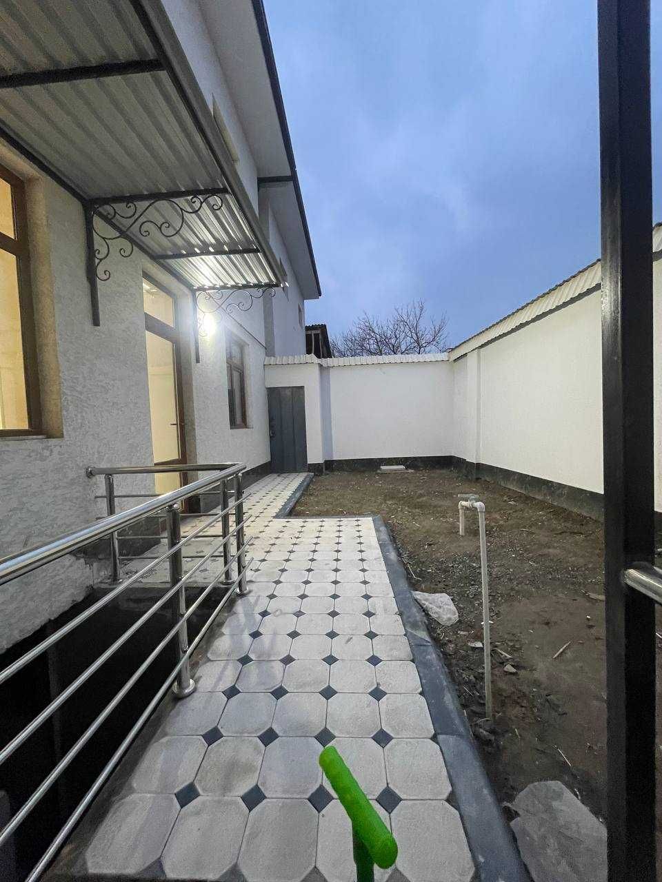 Zangiota 7 xonali uy sotiladi