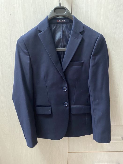 Продам школьный пиджак с брюками для мальчиков