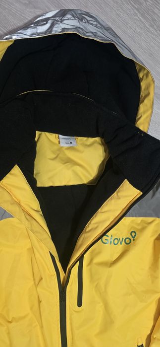 Vând Geacă Glovo îmblănită