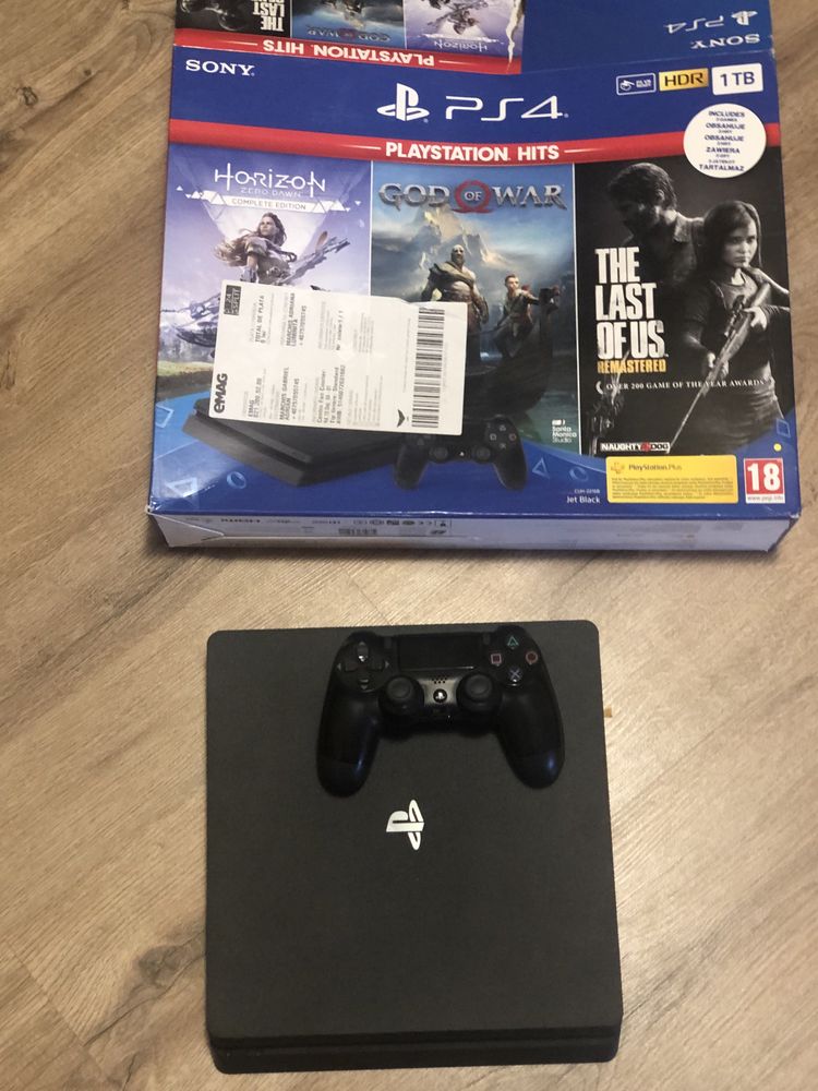 consolă PS4 slim 1TB