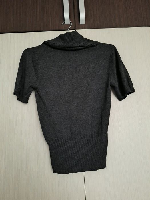 Tricou gros pe gât (cu guler)