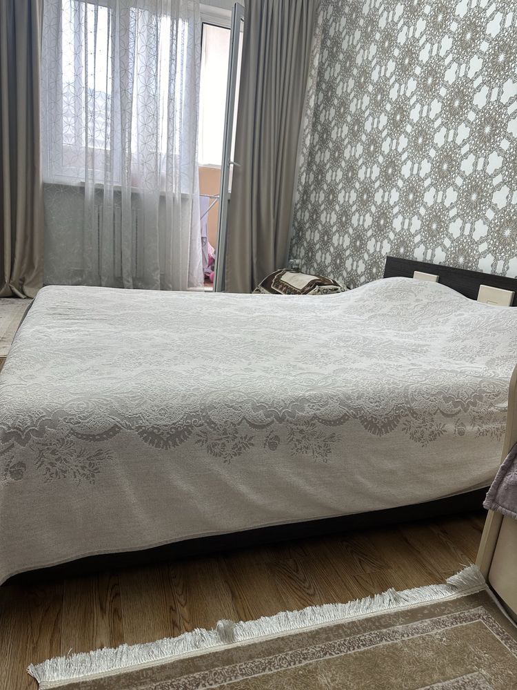Двухспальная Кровать с комодом