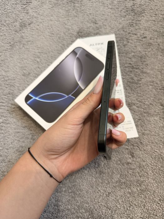 Vand Iphone 16 pro 128gb cu garantie 1 an, impacabil fara zgarieturi