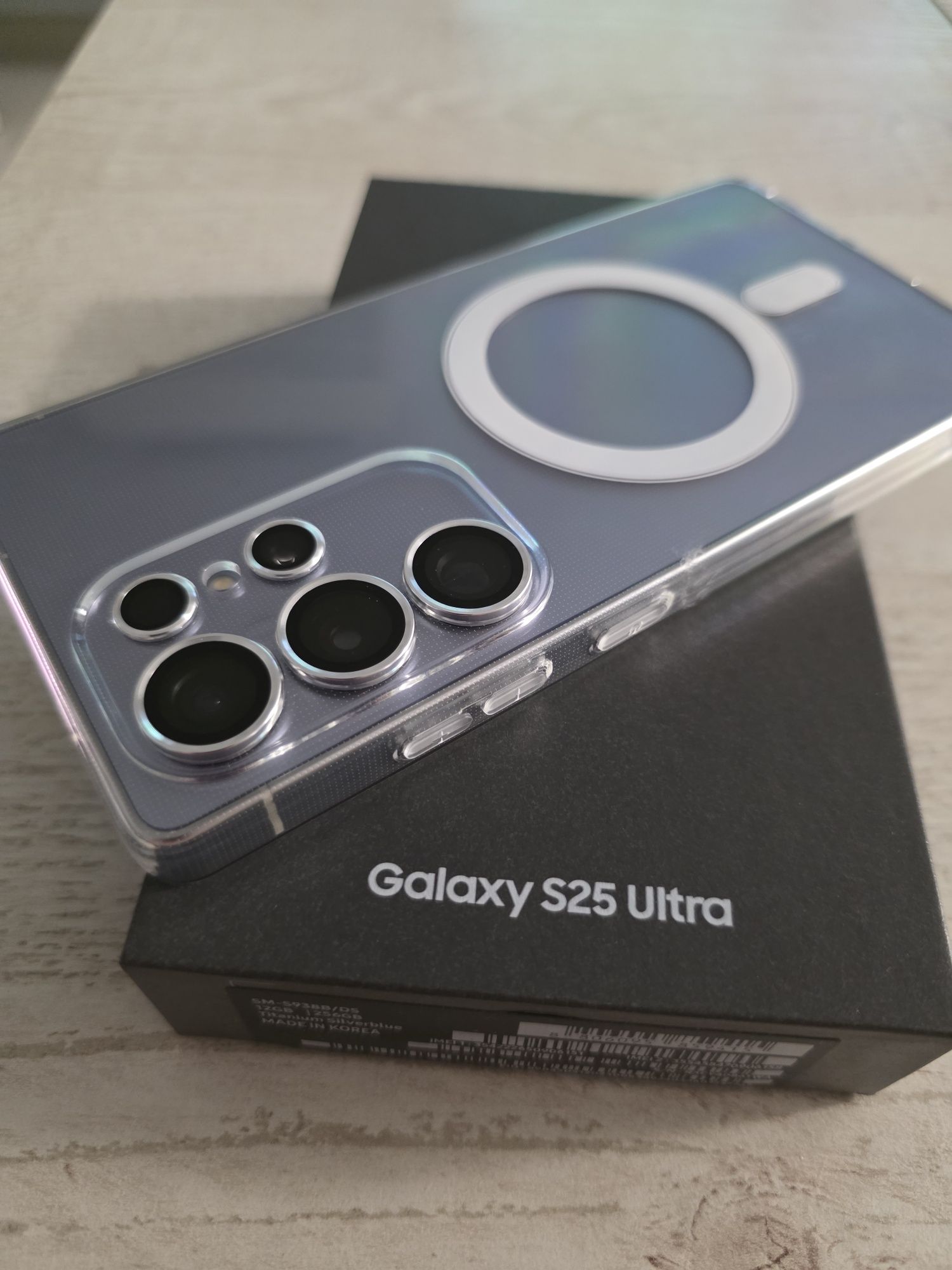 Samsung Galaxy S25 Ultra   12/256GB,неразличим от нов