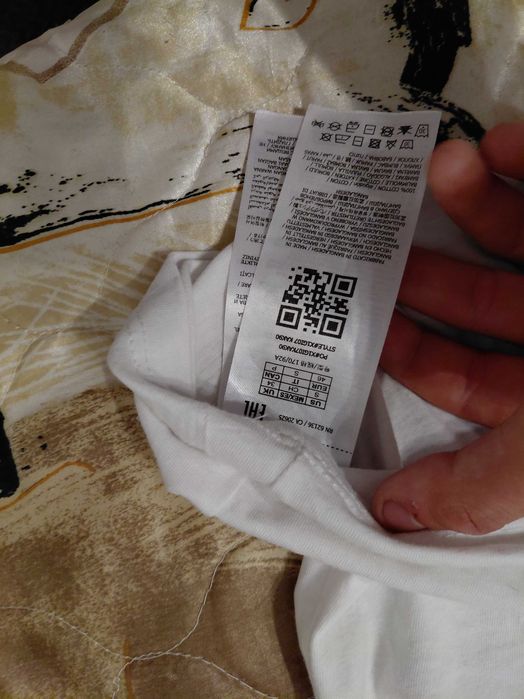 Продавам оригинална тениска на guess
