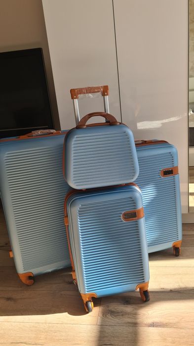 4 бр. нови куфари