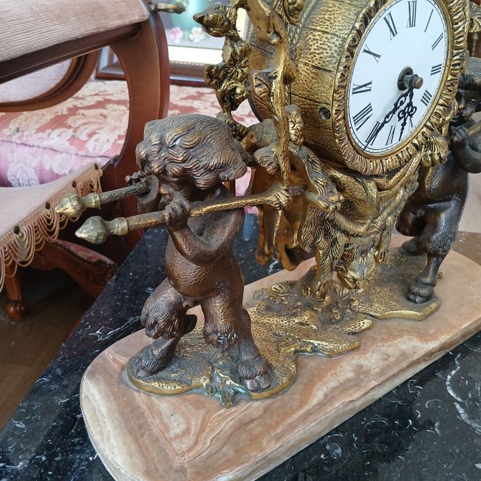 Бронзов  часовник